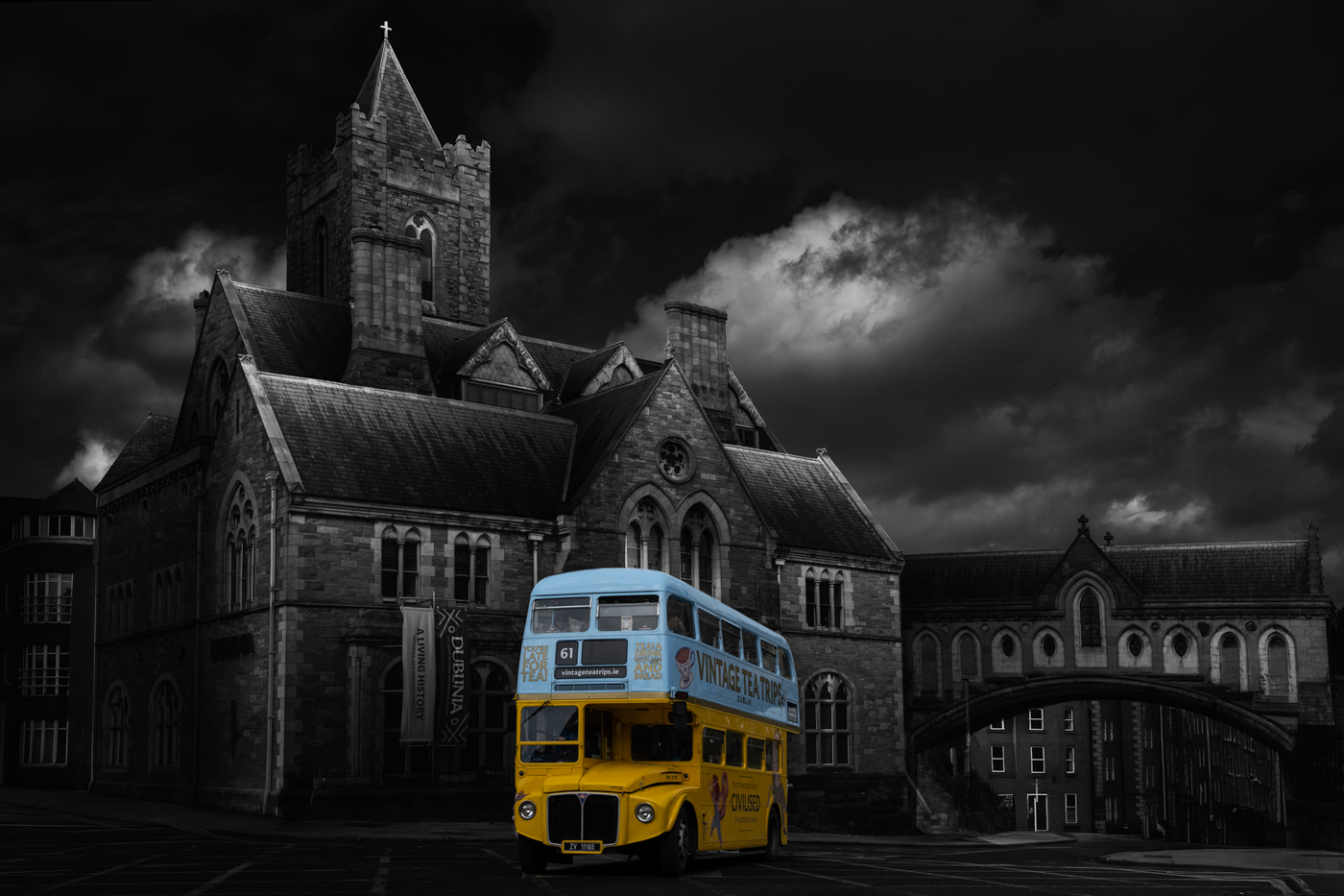 Christchurch Cathedral and Vintage Tea Bus Dublin